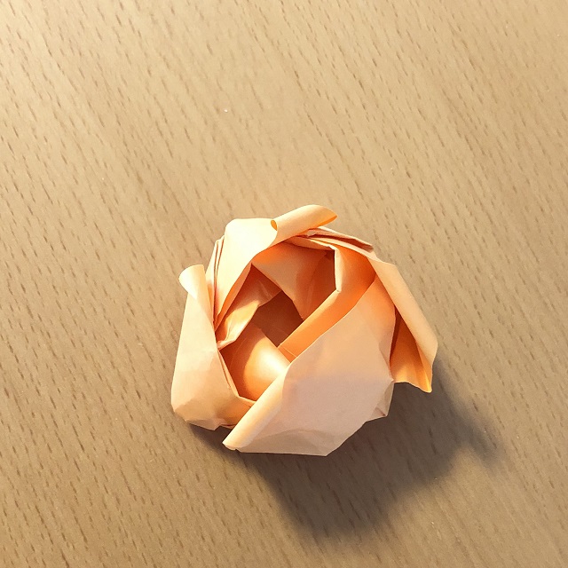 折り紙の折り方で難しい薔薇の作り方 1枚で立体の花 バラを花束に All How To Make お役立ちサイト