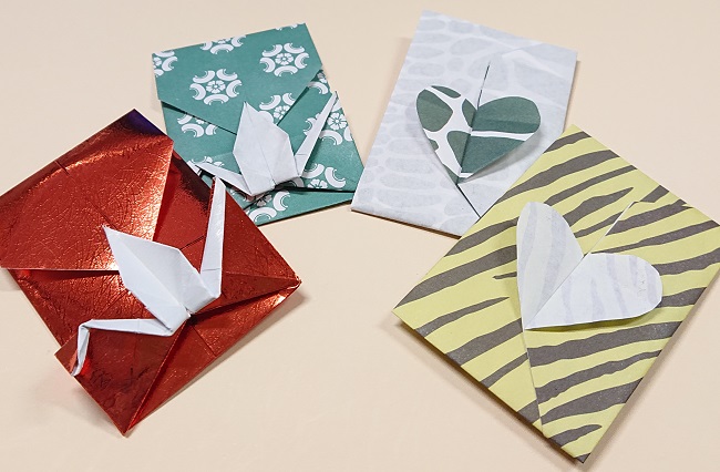 高齢者が喜ぶ季節の折り紙 鶴とハートのかわいいポチ袋の折り方 All How To Make お役立ちサイト